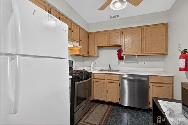 Building Photo - 726 Waterford Dr