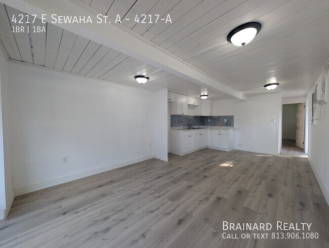 Building Photo - 4217 E Sewaha St