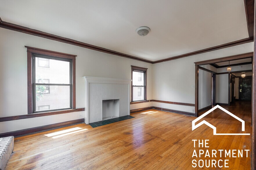 Building Photo - 2427 N Sawyer Ave