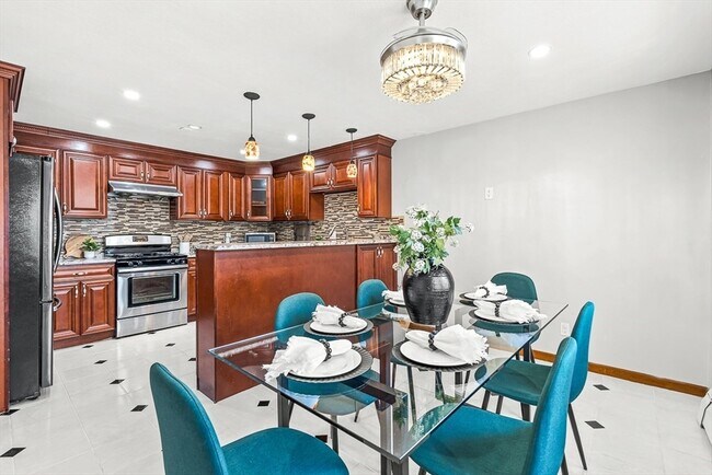 Building Photo - 35 Fells Ave Terrace