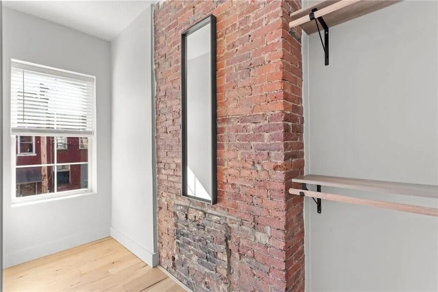 Building Photo - 2011 Forbes Ave