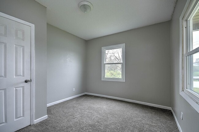 Building Photo - 635 S McKee St