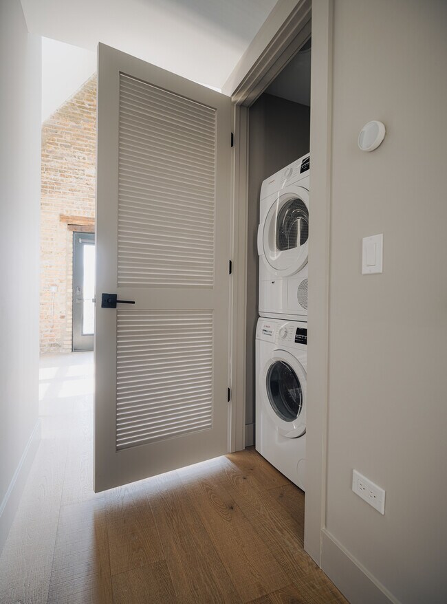 Building Photo - 2228 N Kedzie Blvd