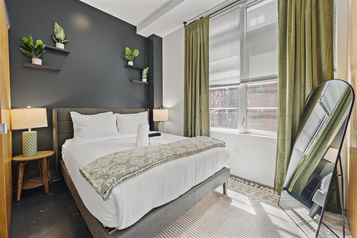 Building Photo - 160 E Berkeley St