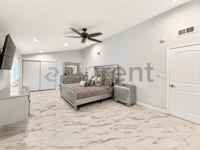 Building Photo - 20520 Rhoda St