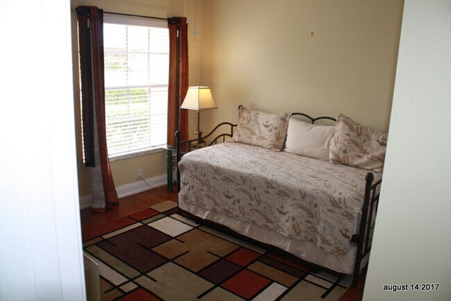 Building Photo - Beautiful 2 bed 2 bath in New Port Richey ...