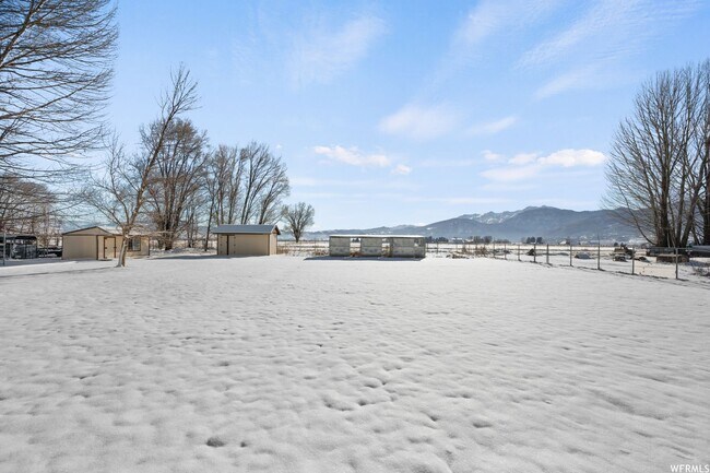 Building Photo - Beautiful home in Eden with amazing views from covered deck and 4 car garage