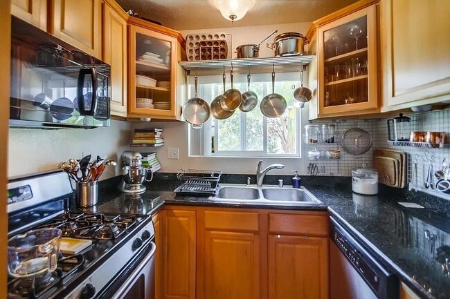 Building Photo - 4747 Hamilton St