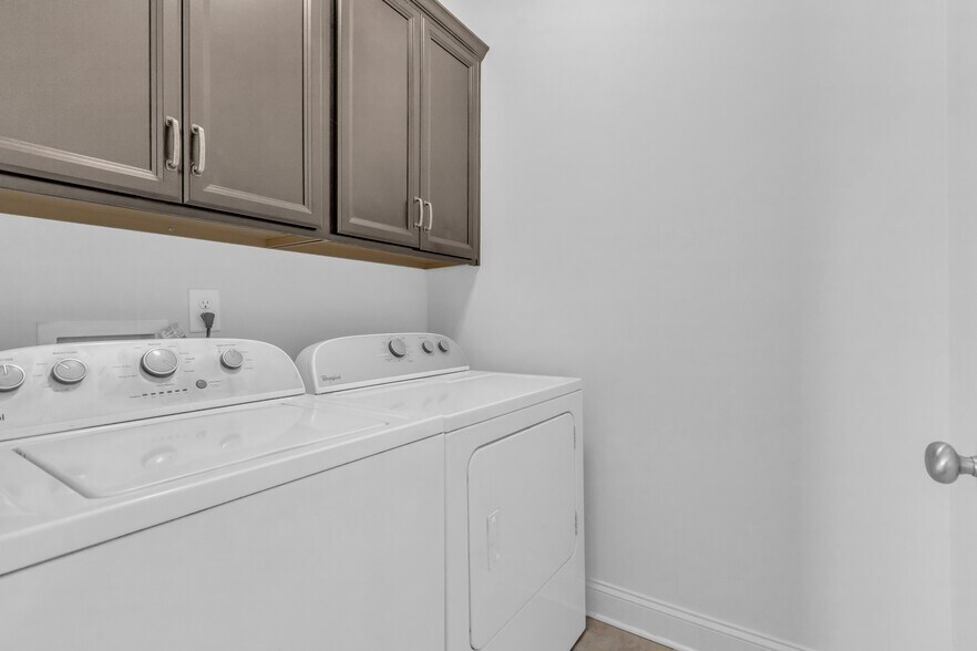 Laundry - 2000 Bungalow Dr