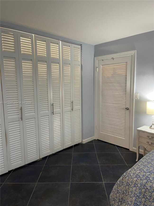 Building Photo - 11960 NE 19th Dr