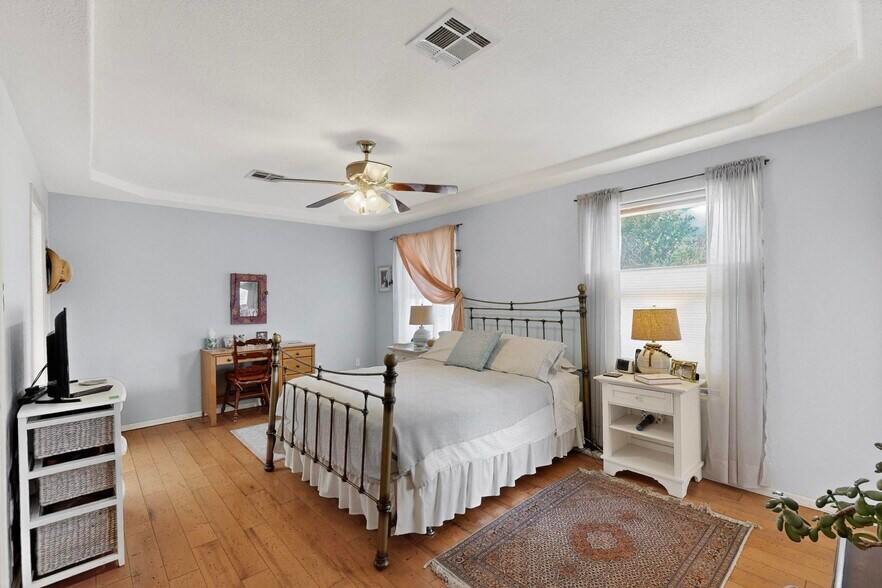 Building Photo - 2004 Vista Lejano