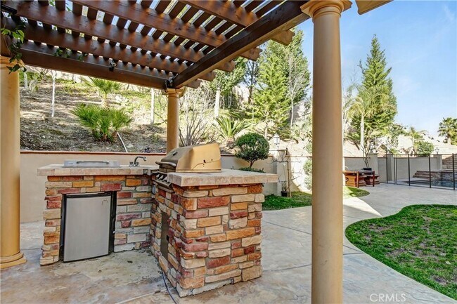 Building Photo - 15180 Willow Wood Ln