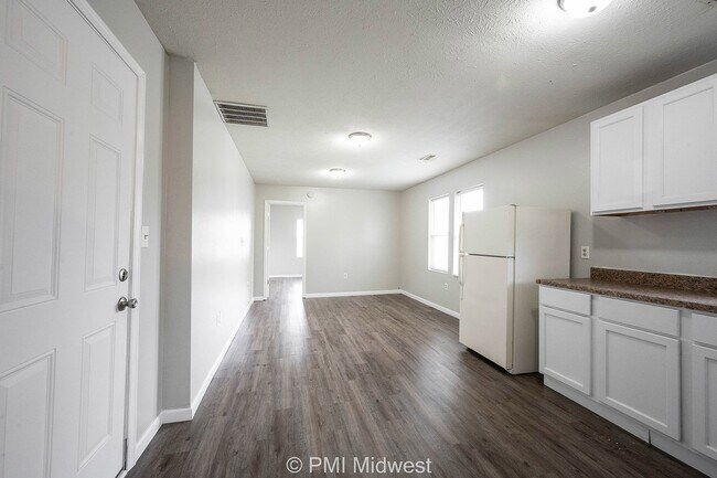 Building Photo - Cozy 2 Bed Apartment in Indianapolis with ...