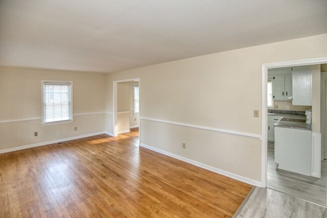 Building Photo - Great Location in Williamsburg!