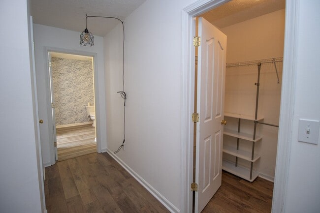 Building Photo - Beautiful 3BR/2.5BA Home with Fenced Yard, Granite Kitchen & Neighborhood Pool