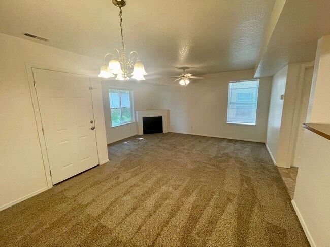 Building Photo - 3484 Vela Pl