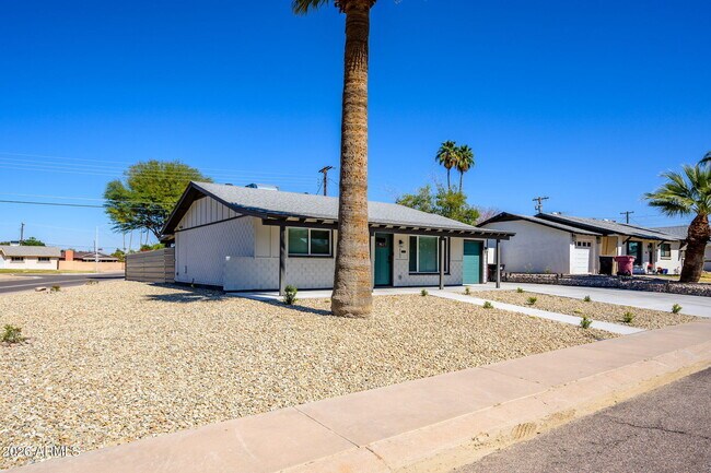 Building Photo - 8702 E Monte Vista Rd