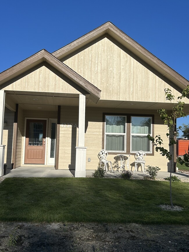 Building Photo - 4220 N 1410 E