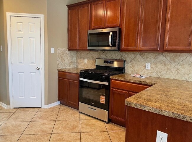 Building Photo - 4806 Lakefront Terrace Ct