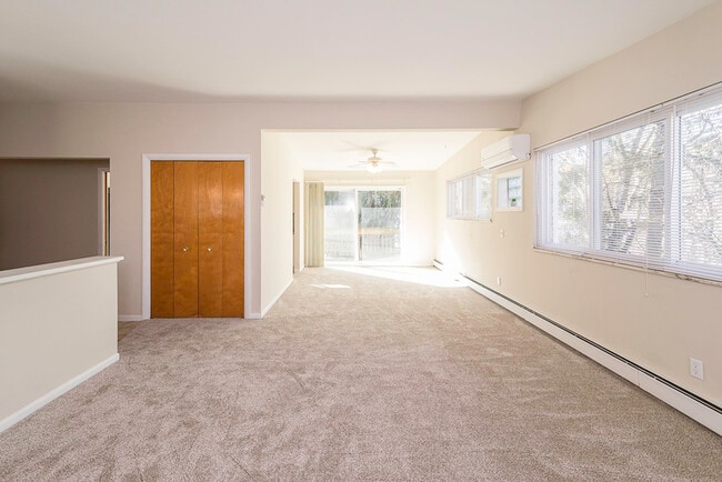 Building Photo - 522 Bemidji Ct