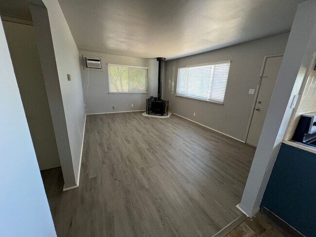 Building Photo - 2 bed Placerville duplex with garage