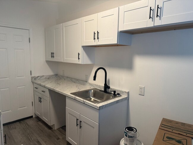 Building Photo - Recently Renovated 3 Bedroom in Atlantic C...
