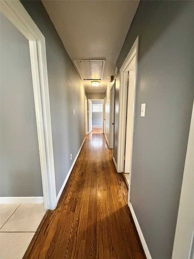 Building Photo - 118 Poinsettia St