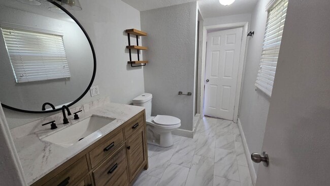 Building Photo - 6511 Seminole Dr