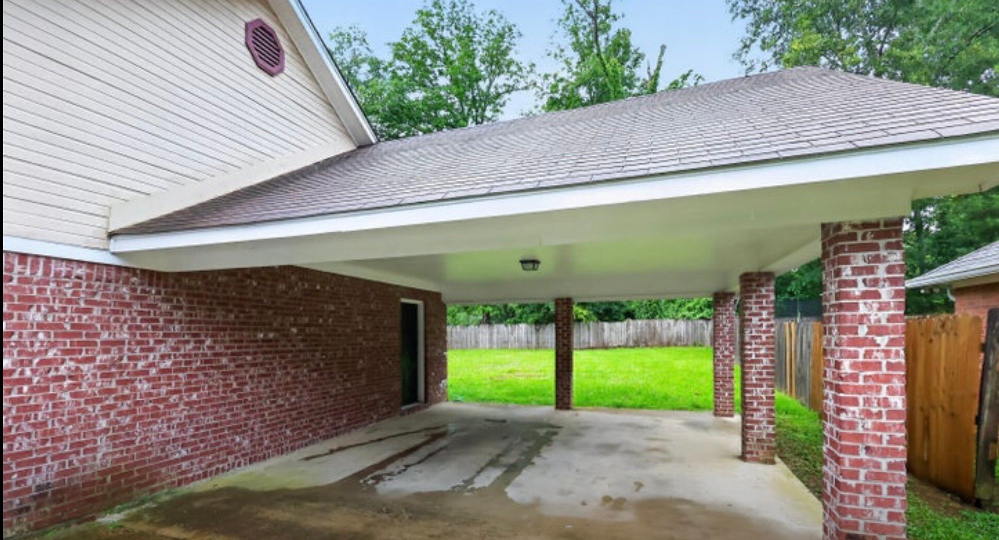 Building Photo - 4003 W Lake Rd