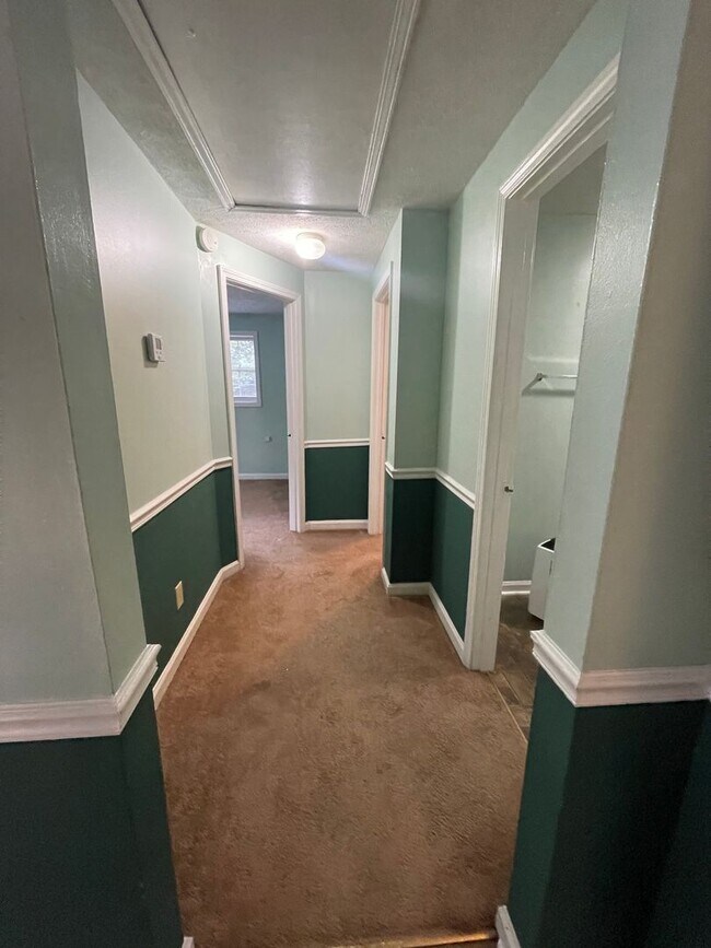 Building Photo - 162 Tibbetts St
