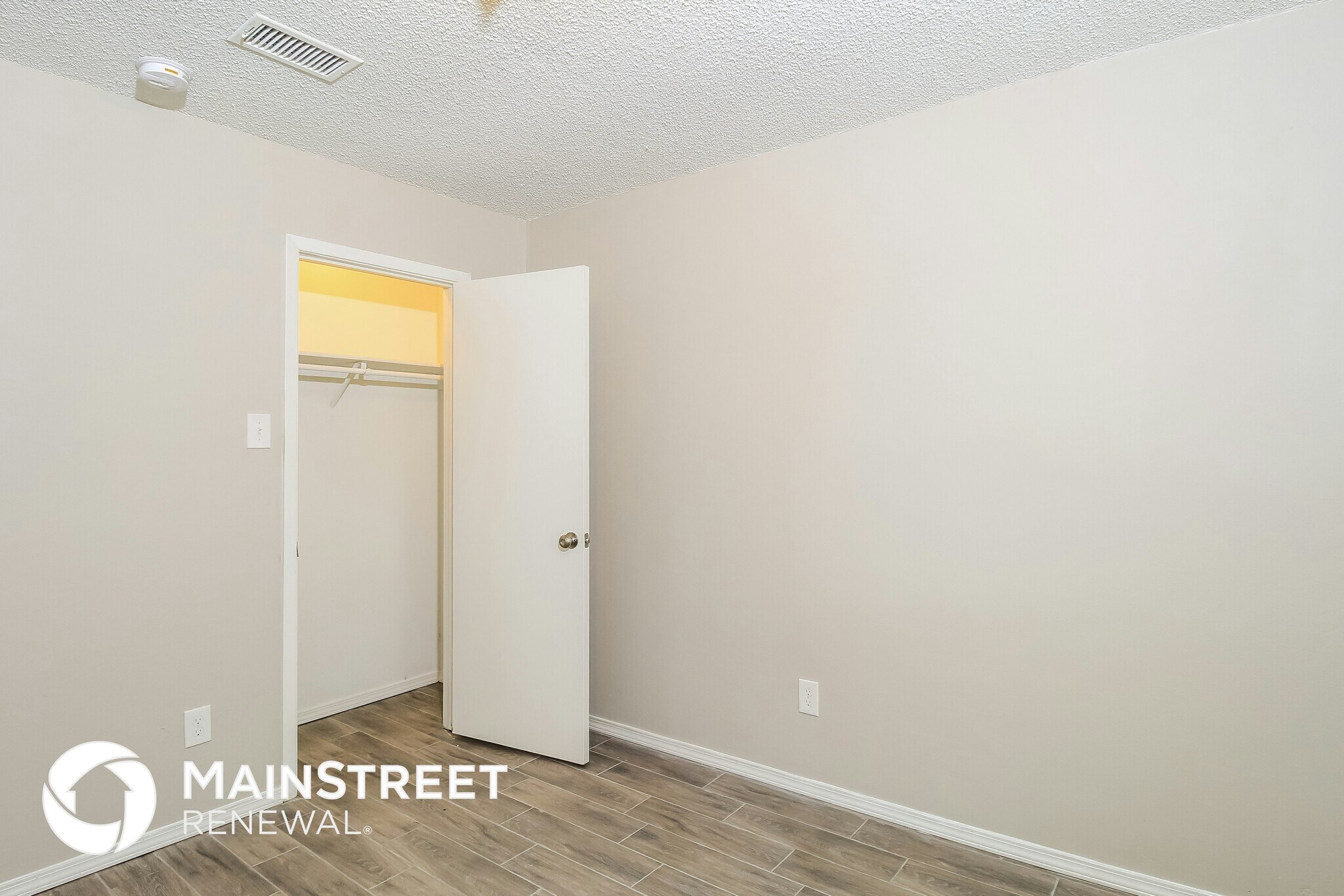 Building Photo - 6637 N Park Dr