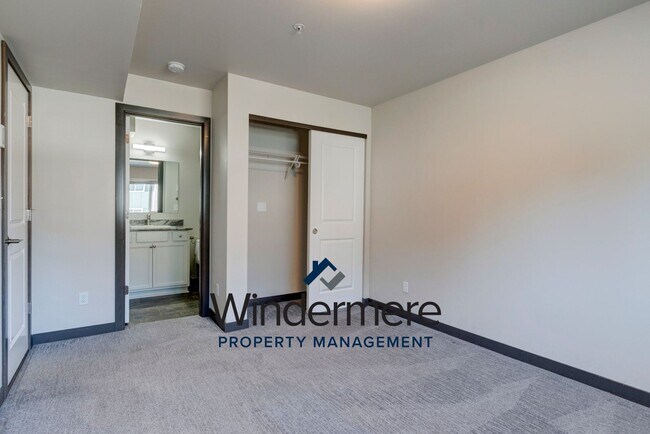 Building Photo - 2 Bedroom 2 Bath Condo in Summerwind Community