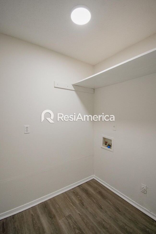 Building Photo - Newly Renovated 3/1.5 in Horn Lake