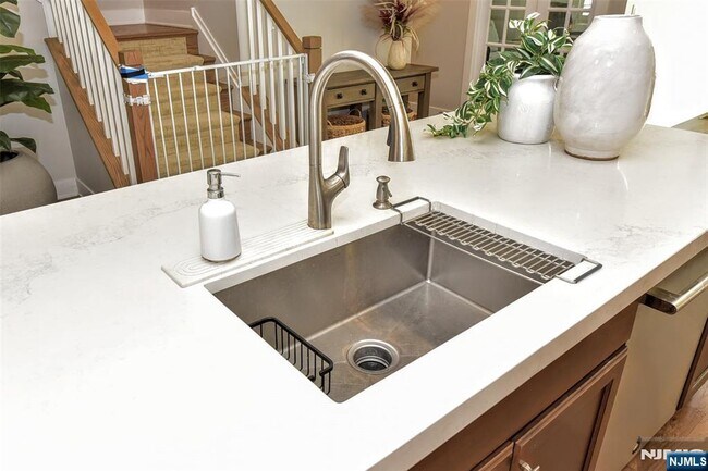 Building Photo - 32 Cinnamon Dr