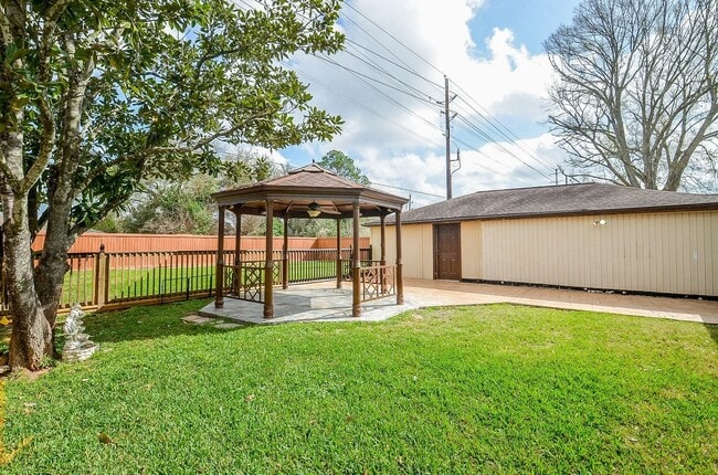 Building Photo - 2407 Sugar Mill Dr