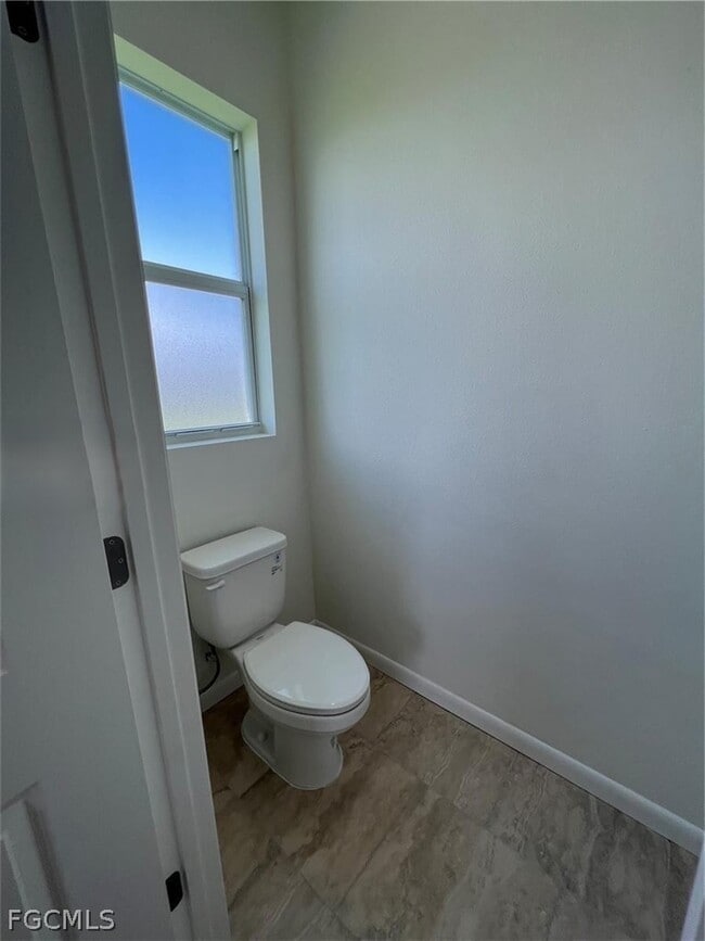 Building Photo - 1088 Saturn Ct