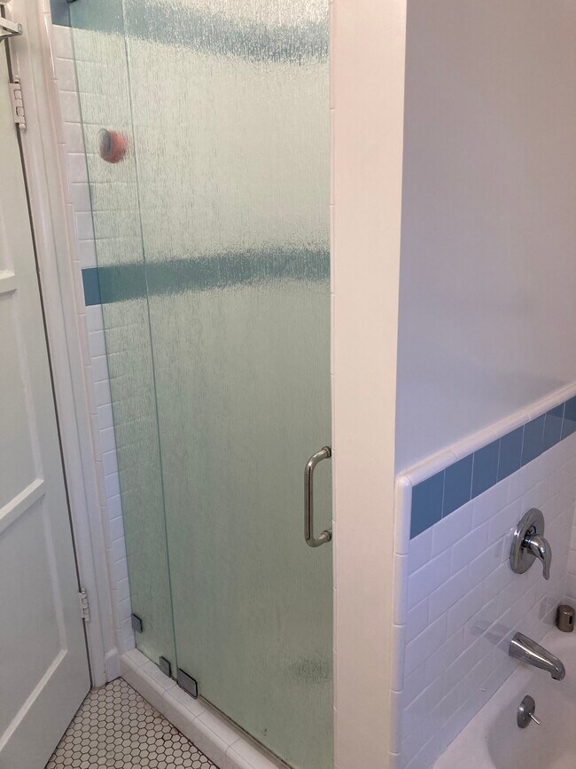 Bathroom - 1769 Glendon Ave