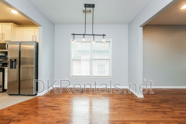 Building Photo - 617 McDonald St SE