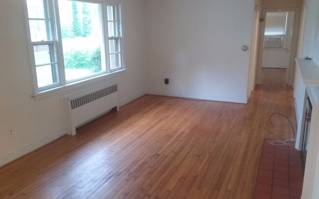 Building Photo - Classic 3 Bedroom Brick Rancher in Henrico...