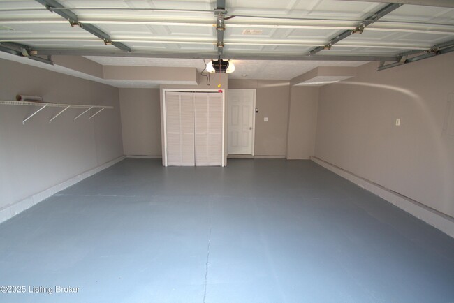 Building Photo - 4221 Willowview Blvd