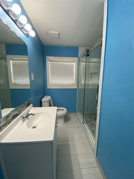 Building Photo - 15513 Vonnet St