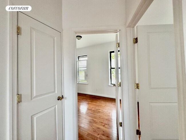 Building Photo - 40 W 127th St