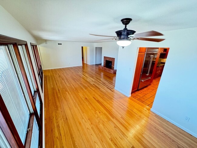 Building Photo - 4884 Vista Arroyo