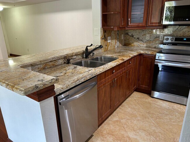 Building Photo - 2516 Centergate Dr