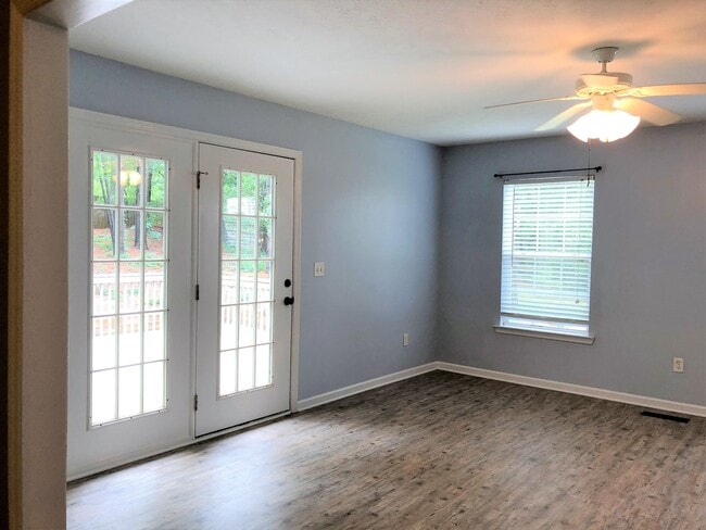 Building Photo - 122 Goudy Ct