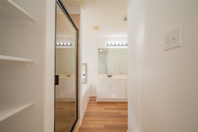 Building Photo - 7246 Wimberly Oaks Ln