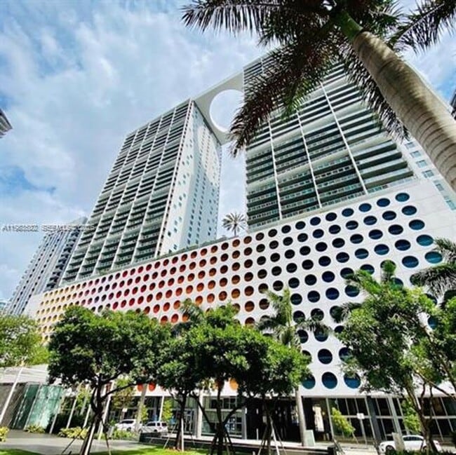 Building Photo - 500 Brickell Ave
