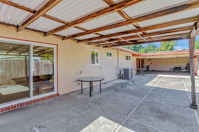 Building Photo - 2501 Linda Vista Avenue