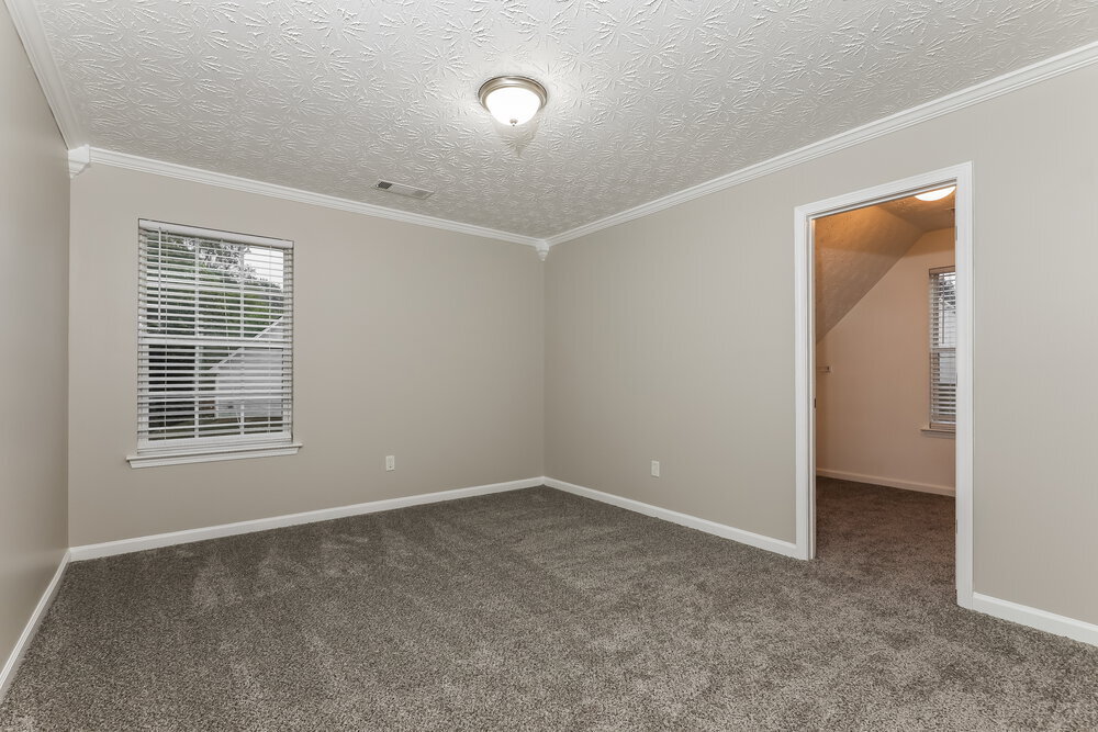 Building Photo - 204 Sandstone Dr