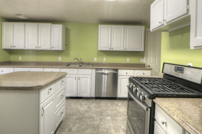 Building Photo - Pet Friendly American Fork Home